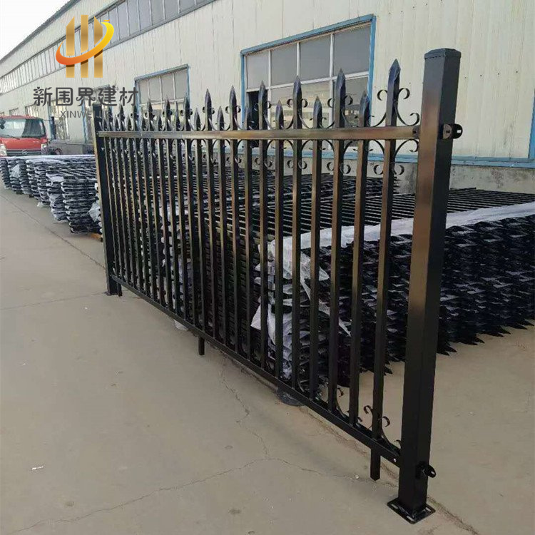 小區工廠防護欄桿、院墻鋅鋼柵欄與場區隔離鋅鋼圍欄 融合鋼絲繩網的產品特性解析