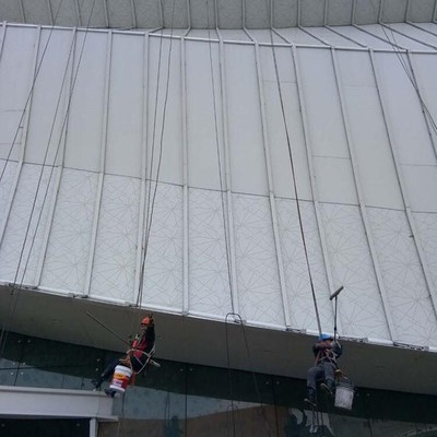 專業(yè)高效，守護城市“顏面”——長春大樓幕墻清洗施工服務全解析